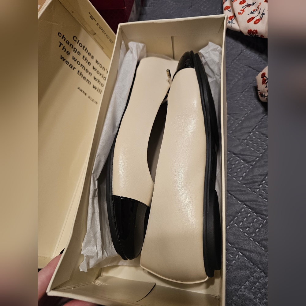 NIB Anne Klein Lolita White/Black Flats - 7.5